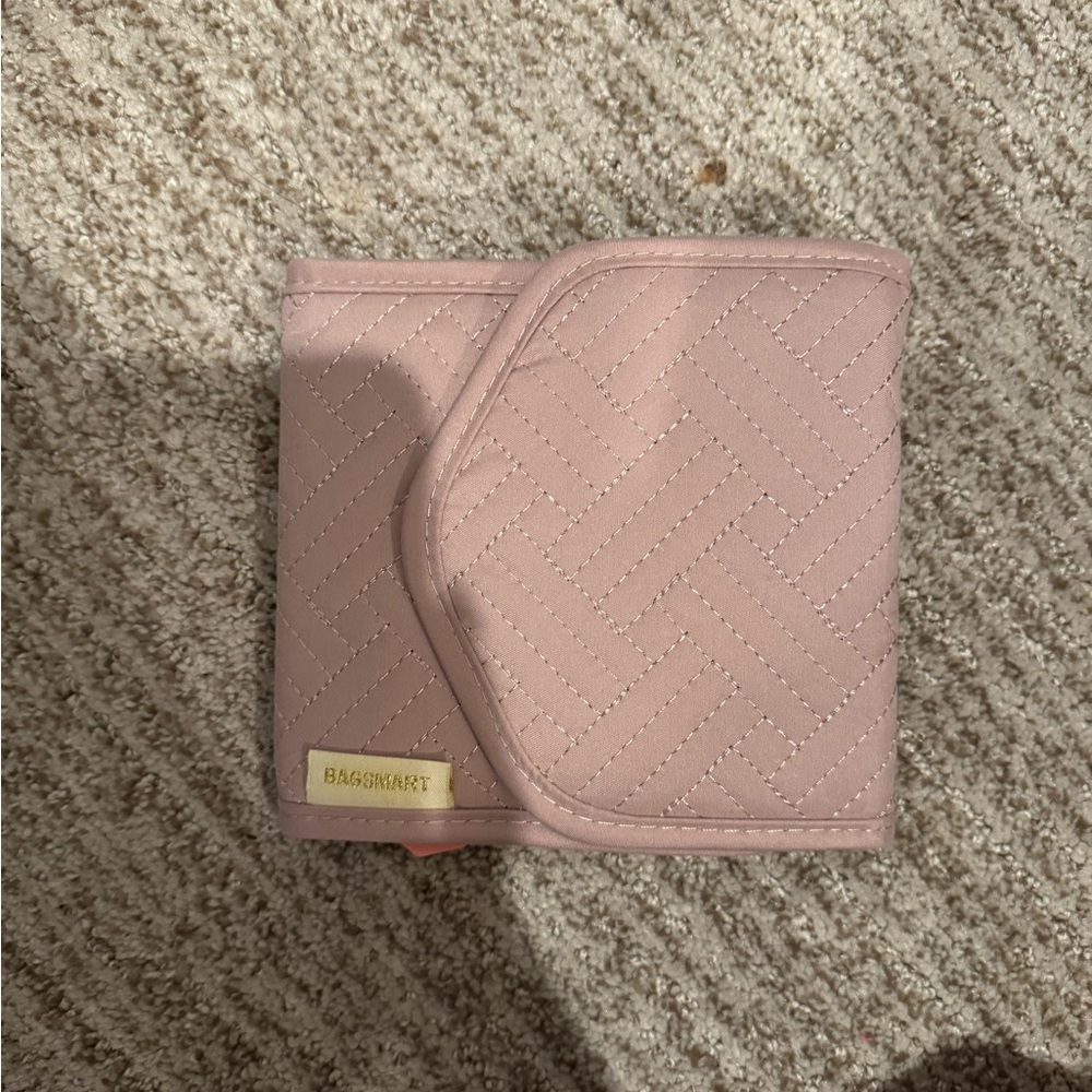 BAGSMART Pink Quilted Wallet Jewelry Organizer